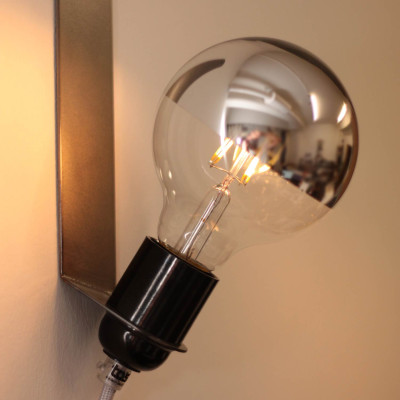 LED Filament Globe mit einem Durchmesser von 95 mm, klar mit Verspiegelung auf oberer Hälfte