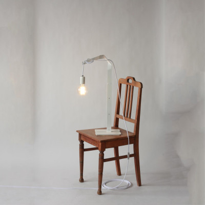 TAISEKI table lamp with textile cable in white