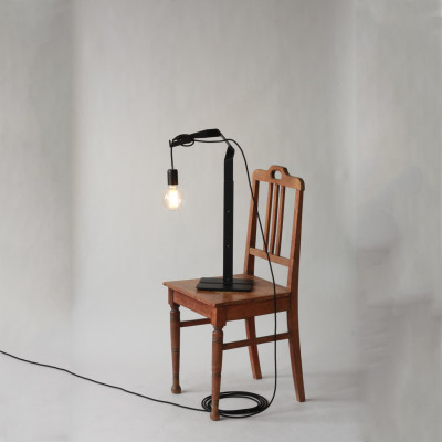 TAISEKI table lamp with textile cable in black