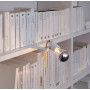 Weiße Lampe mit gelbem Textilkabel für Regal und Bücherregal